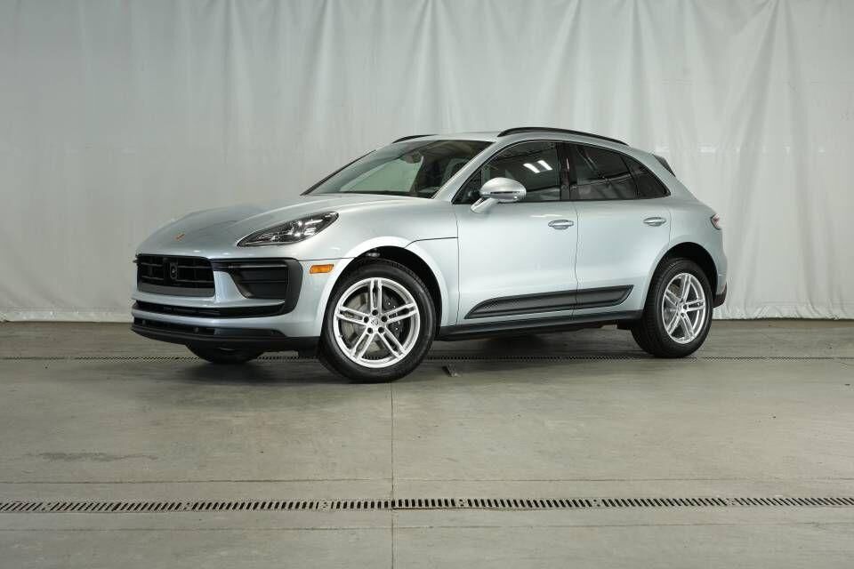 2025 PORSCHE Macan