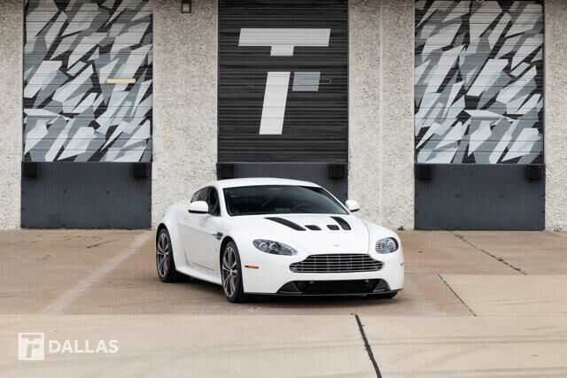 Aston Martin V12 Vantage