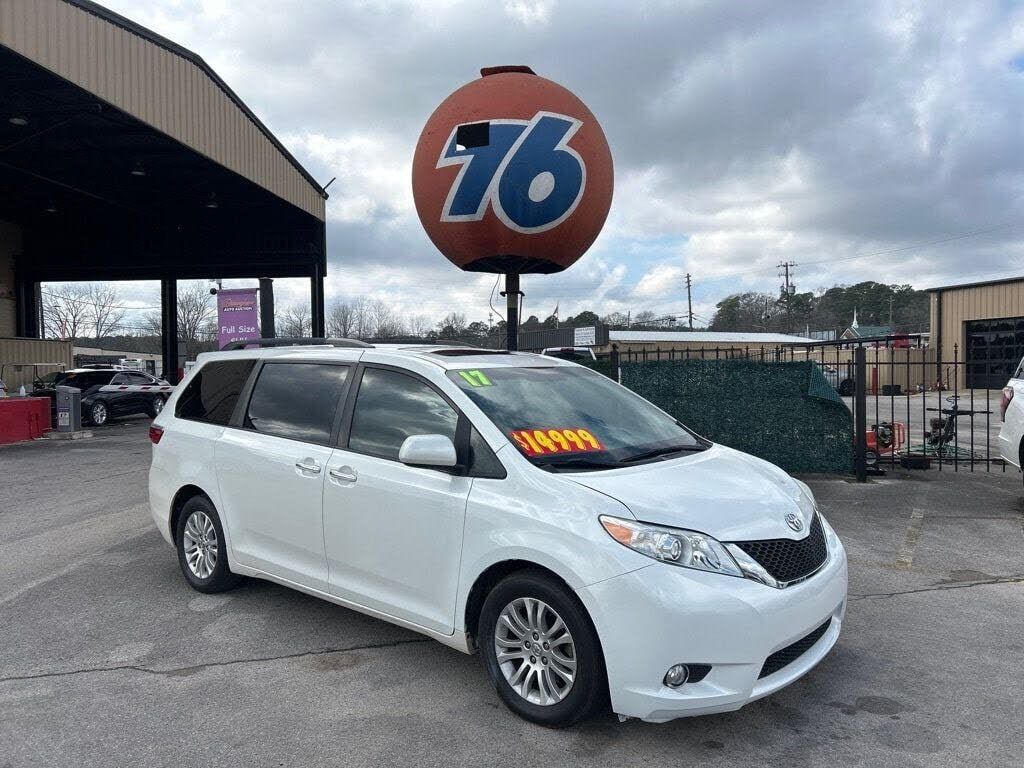 2017 TOYOTA Sienna