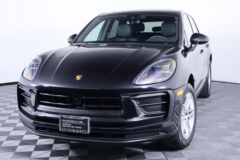 2025 PORSCHE Macan