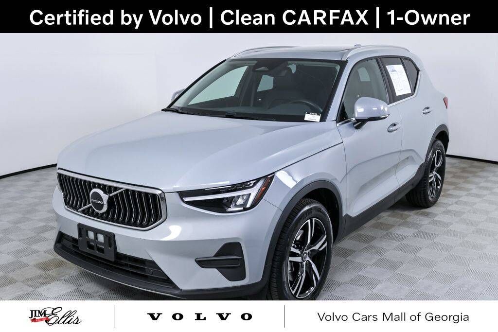 2025 VOLVO XC40
