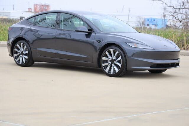 2025 TESLA Model 3