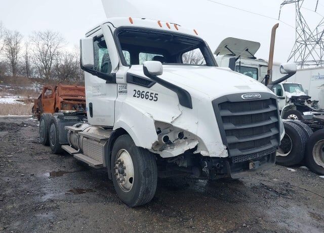 2024 FREIGHTLINER Cascadia