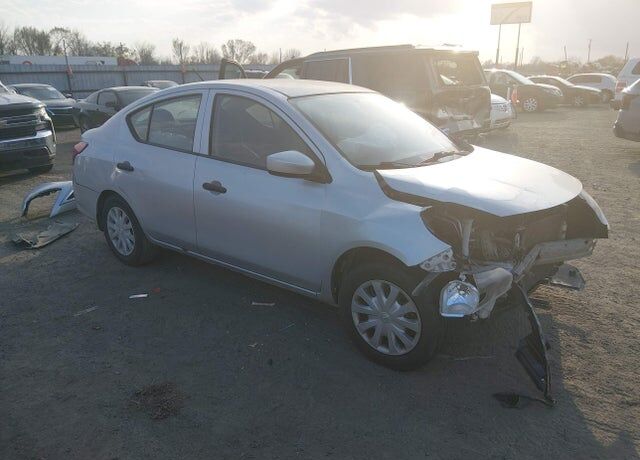 2016 NISSAN Versa