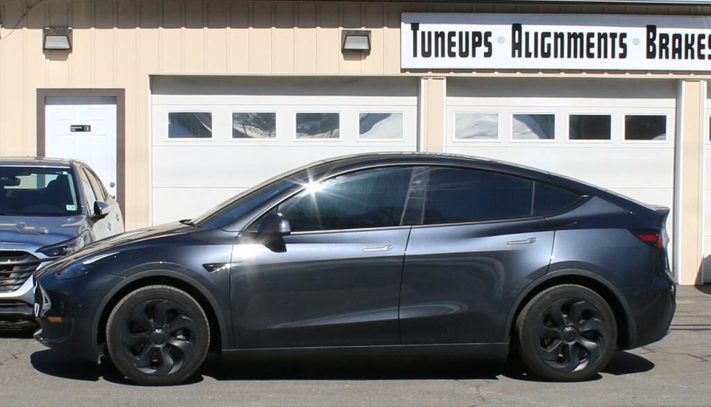 2024 TESLA Model Y