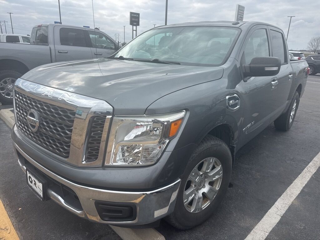 2017 NISSAN Titan