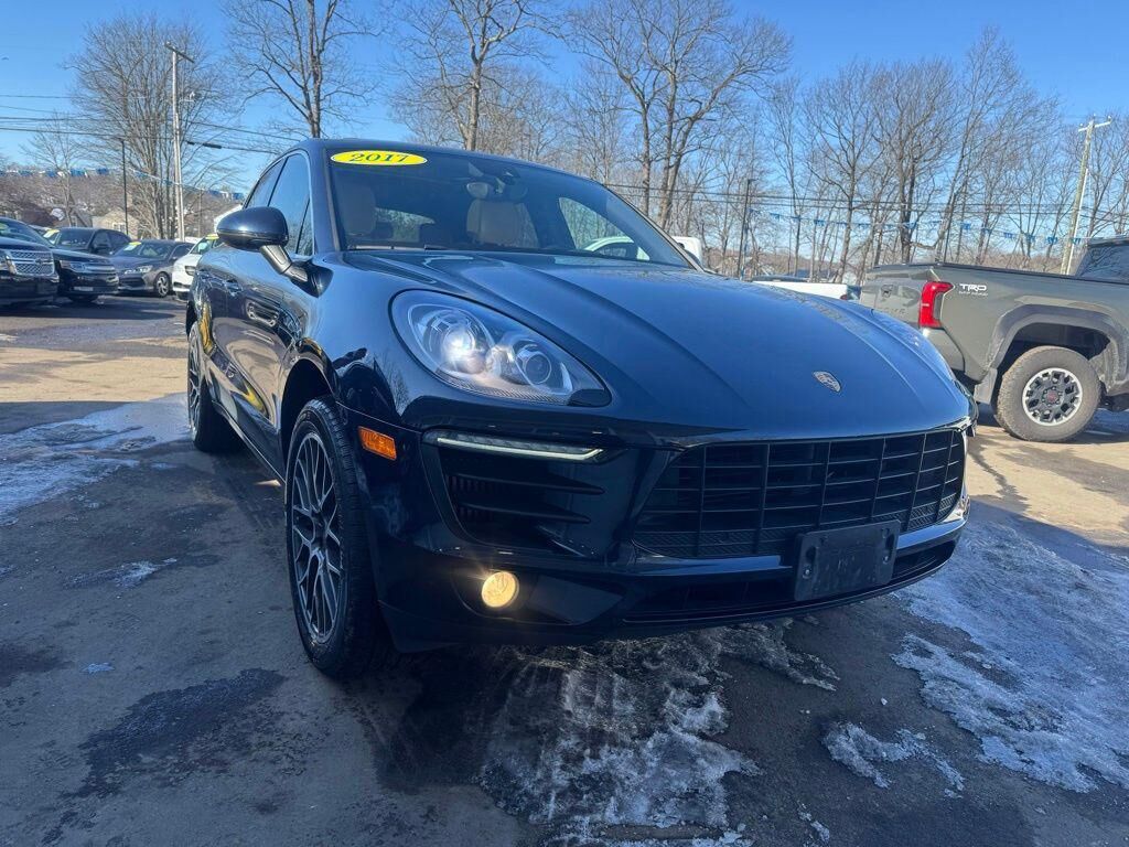 2017 PORSCHE Macan