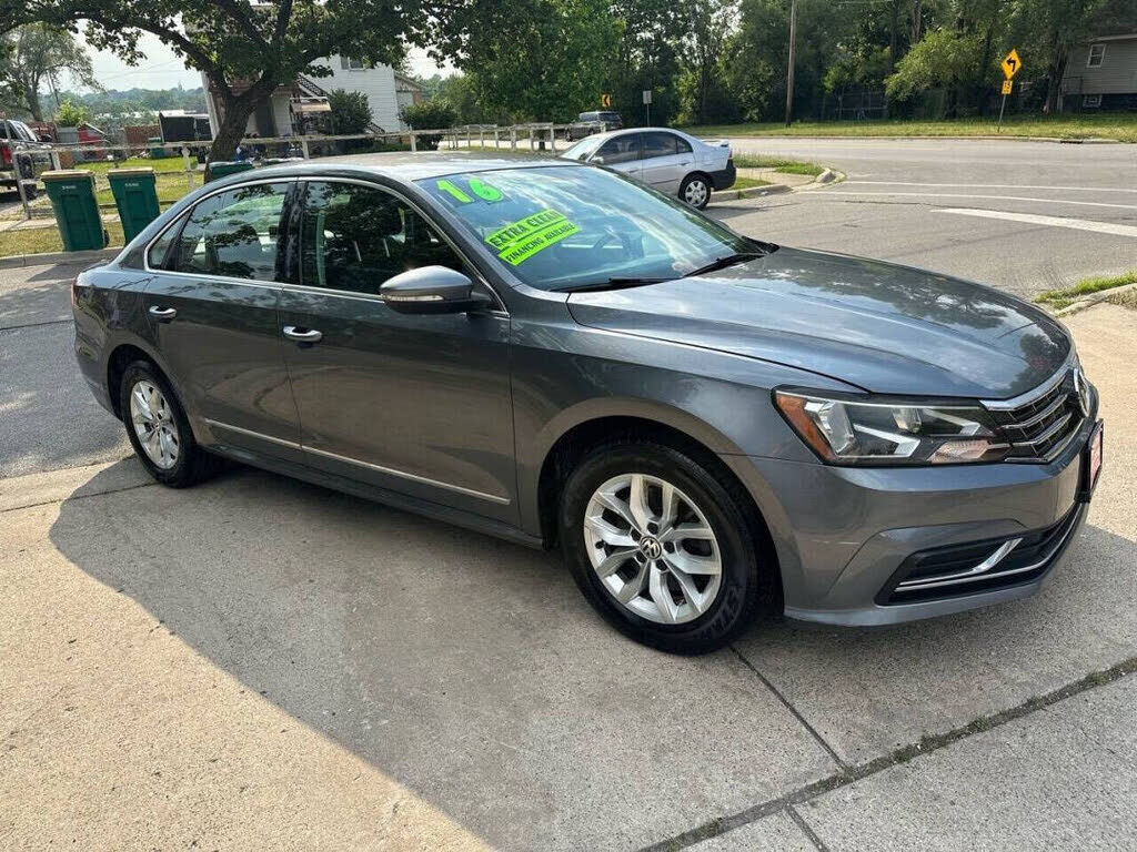 2016 VOLKSWAGEN Passat