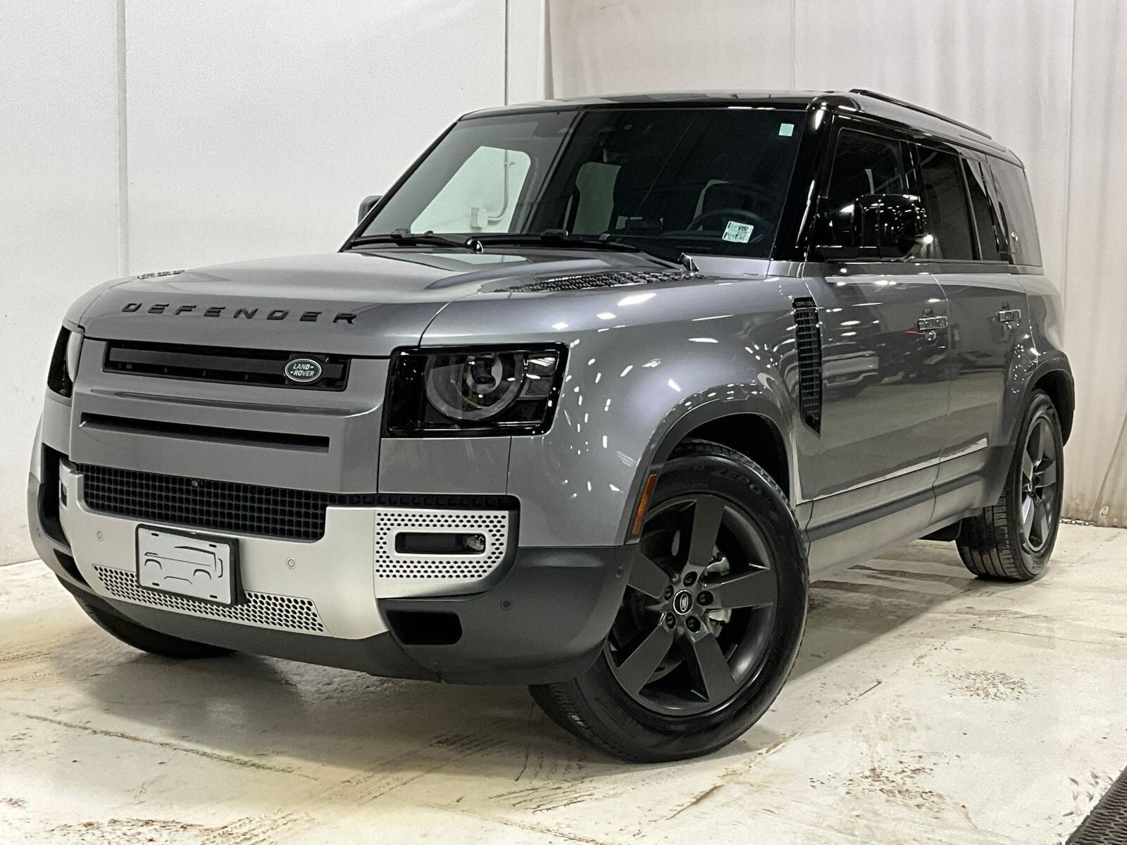 2024 LAND ROVER Defender