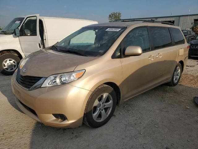 2012 TOYOTA Sienna