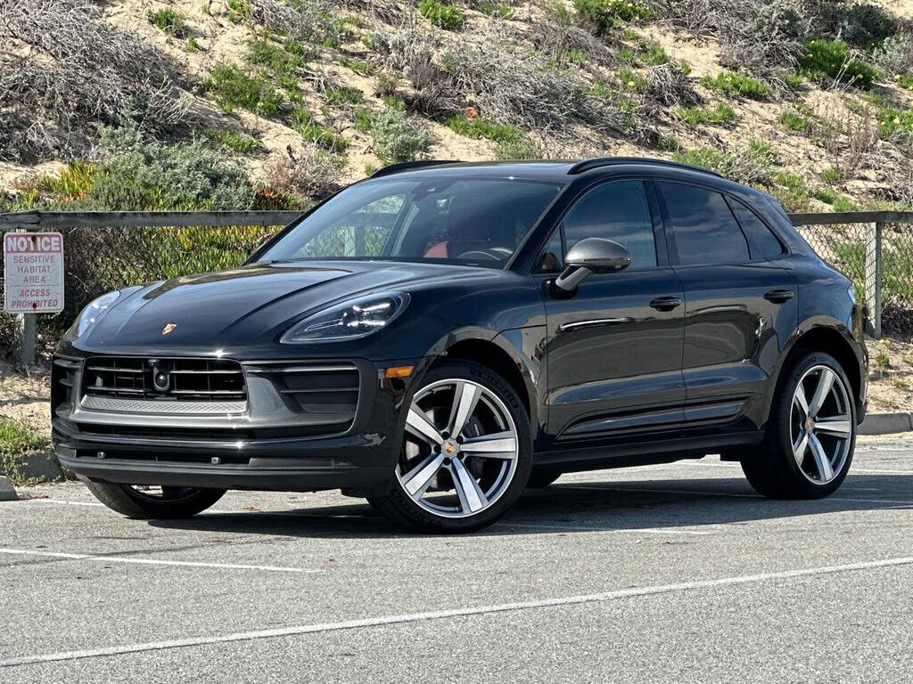 2025 PORSCHE Macan