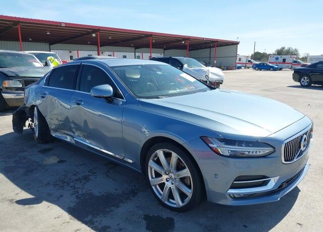2017 VOLVO S90