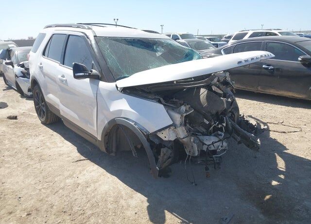 2017 FORD Explorer