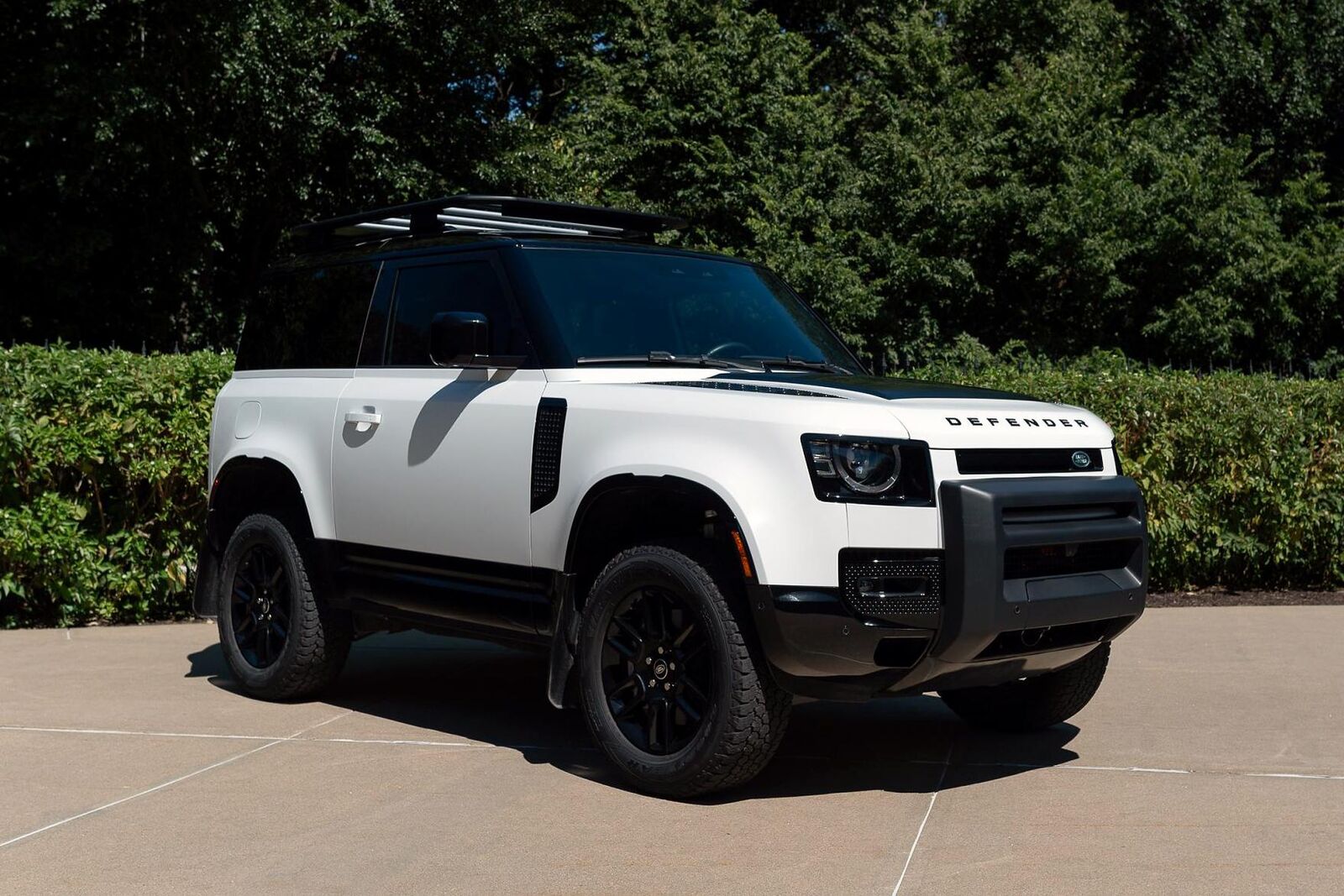 2023 LAND ROVER Defender