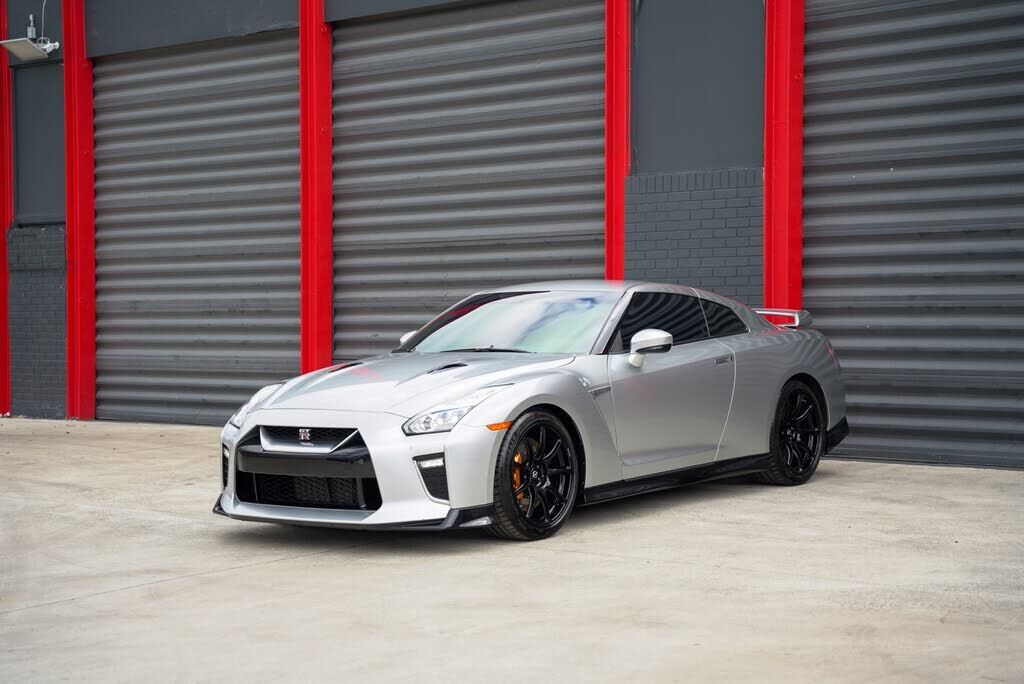 2023 NISSAN GT-R