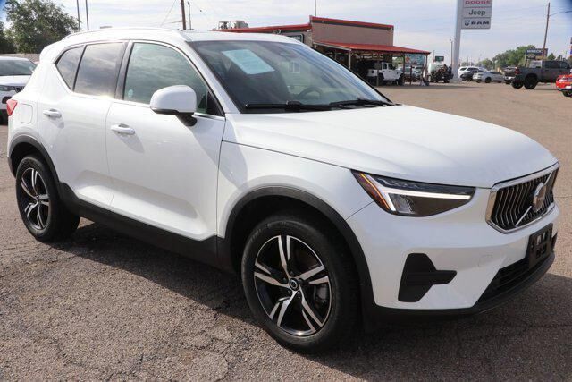 2024 VOLVO XC40