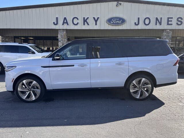 2025 LINCOLN Navigator L