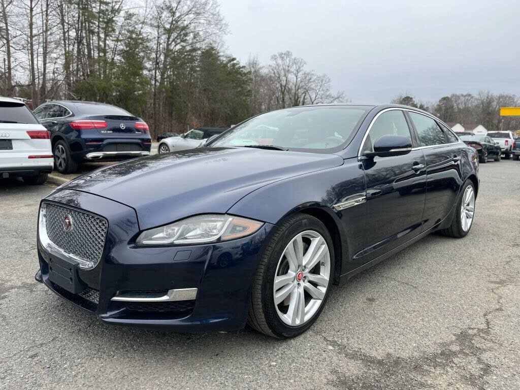 2017 JAGUAR XJ