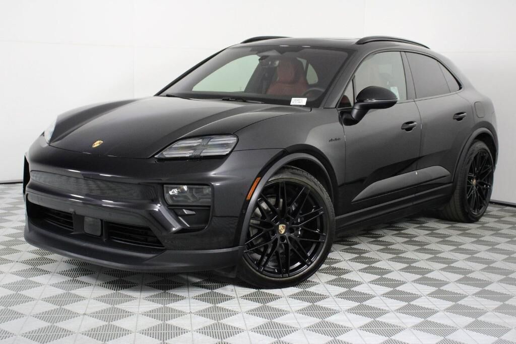 2025 PORSCHE Macan