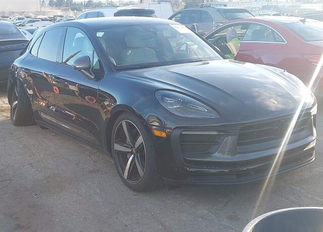2023 PORSCHE Macan