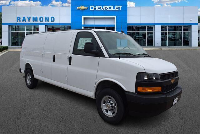 2025 CHEVROLET Express