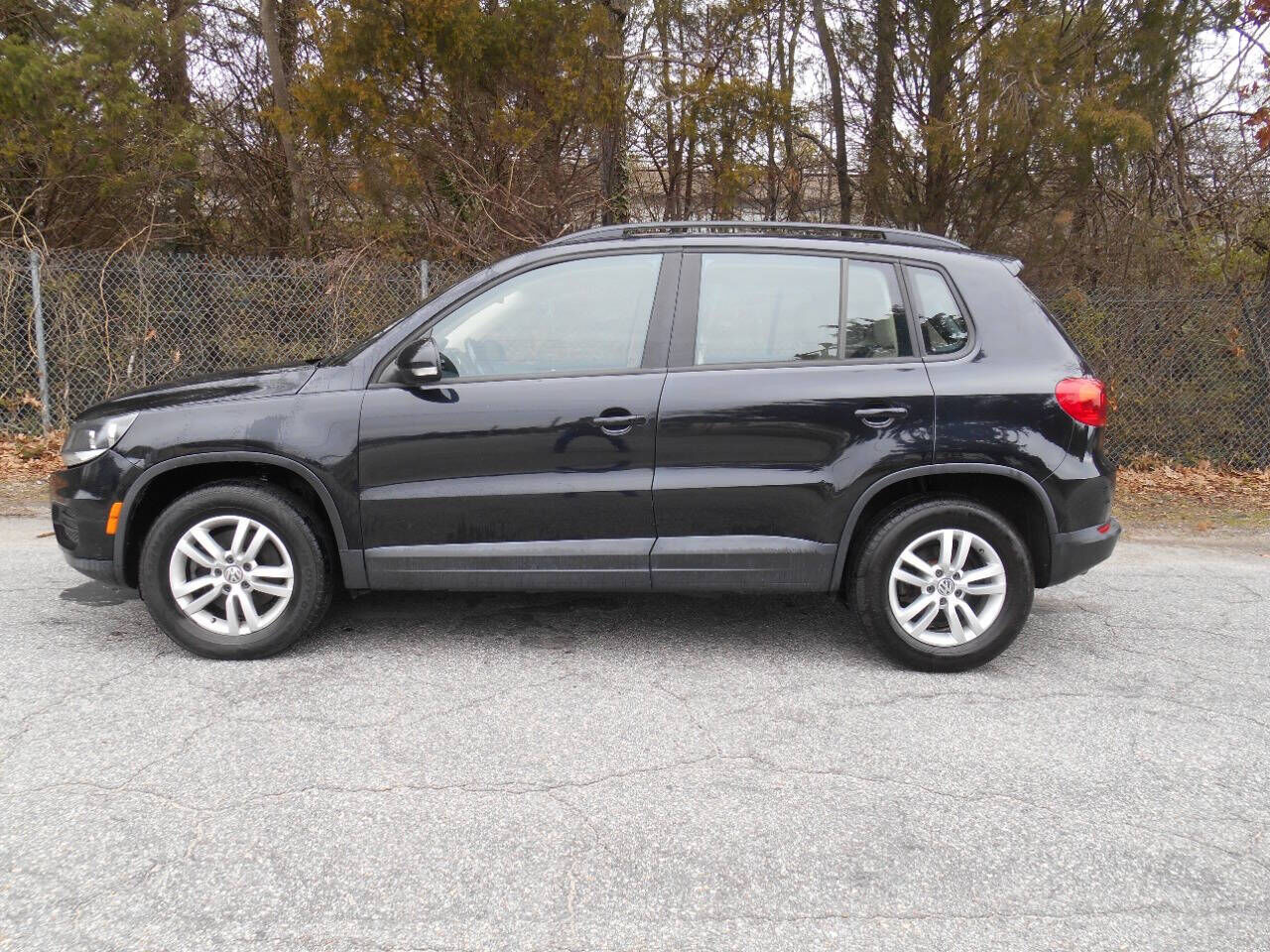 2016 VOLKSWAGEN Tiguan