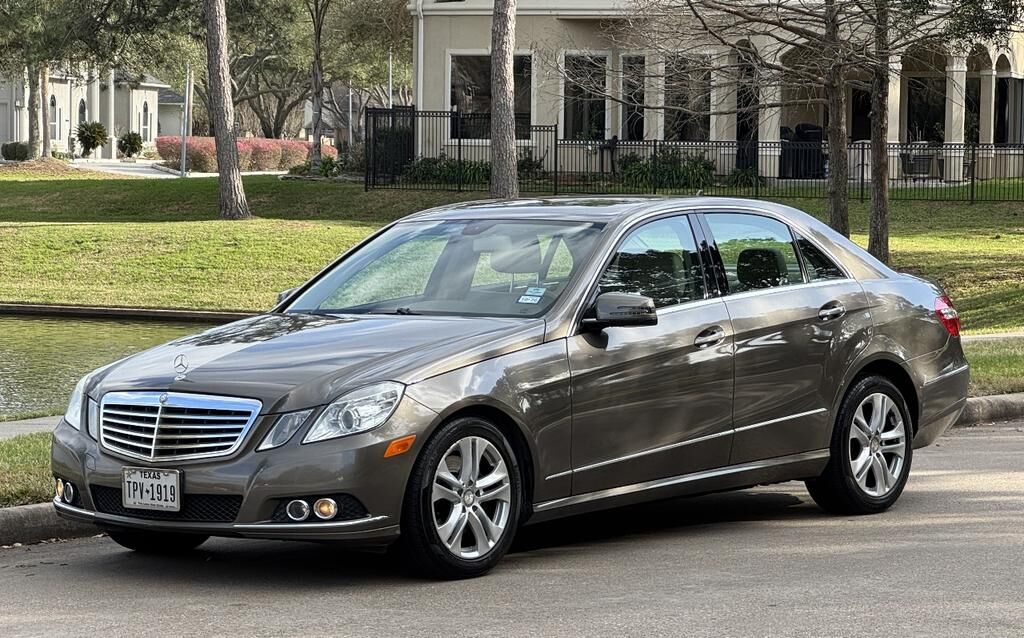 2011 MERCEDES-BENZ E-Class