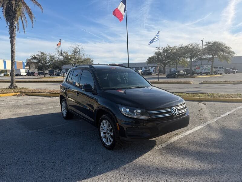 2017 VOLKSWAGEN Tiguan