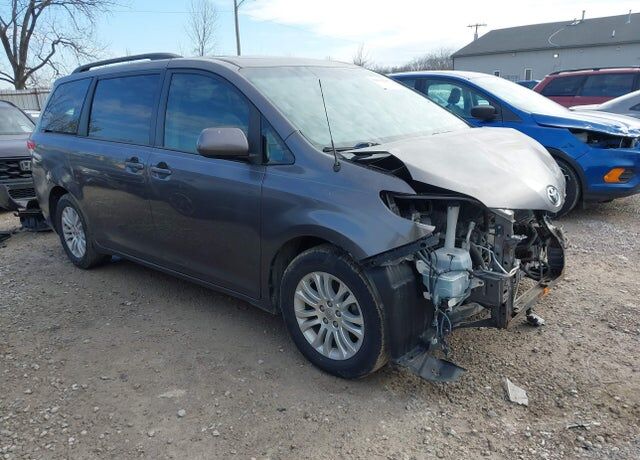 2014 TOYOTA Sienna