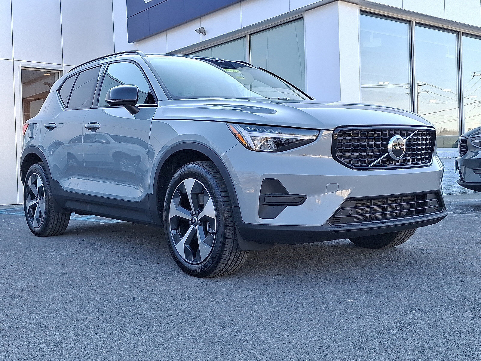 2026 VOLVO XC40