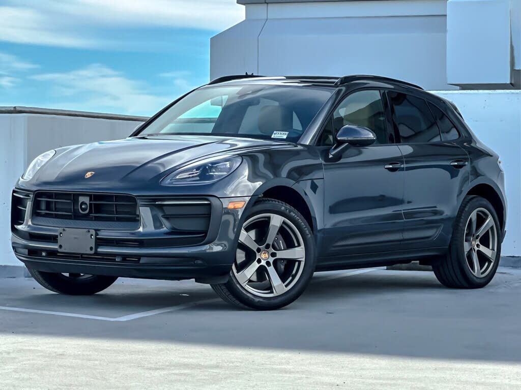 2024 PORSCHE Macan