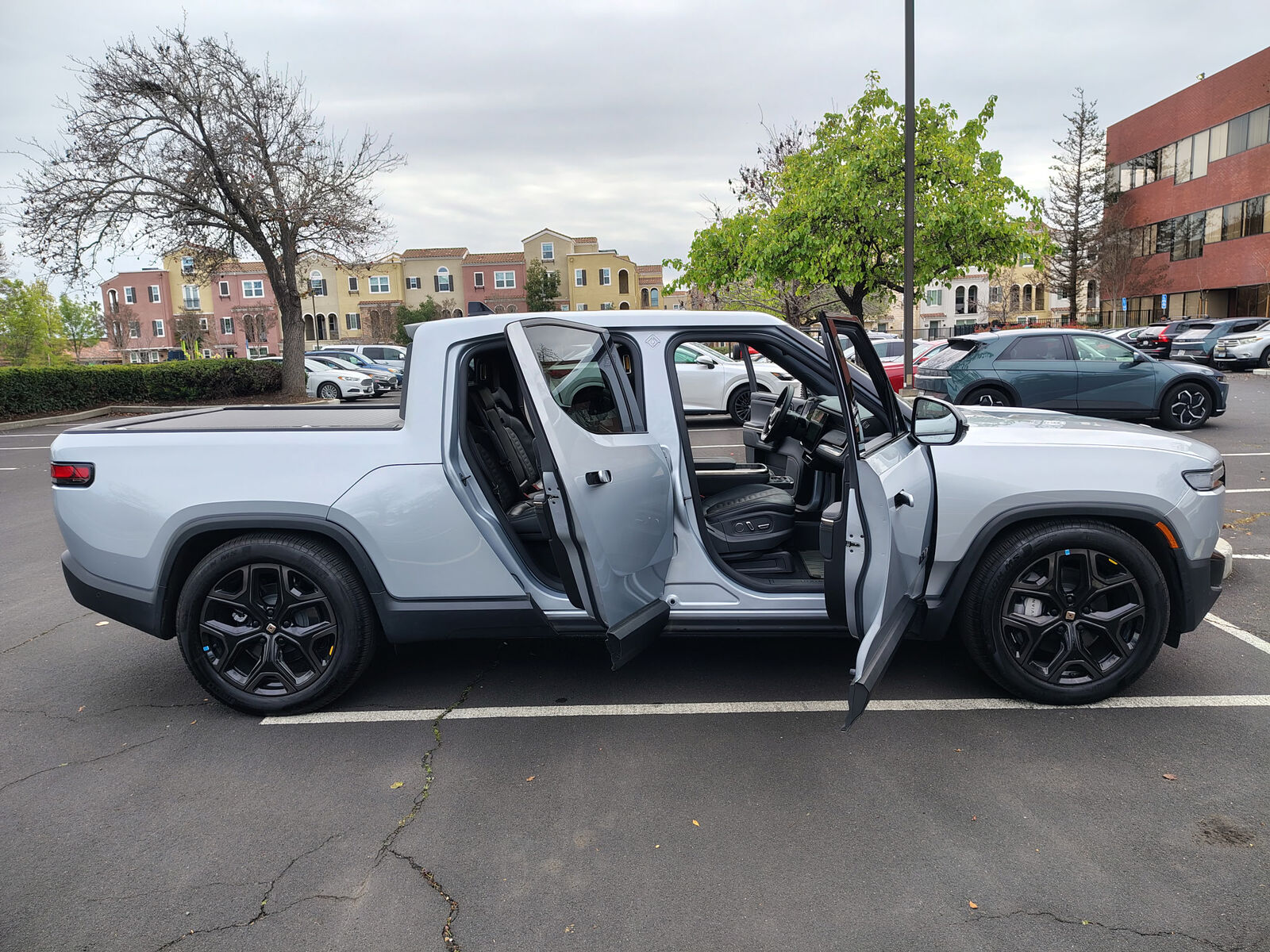 2025 RIVIAN R1T