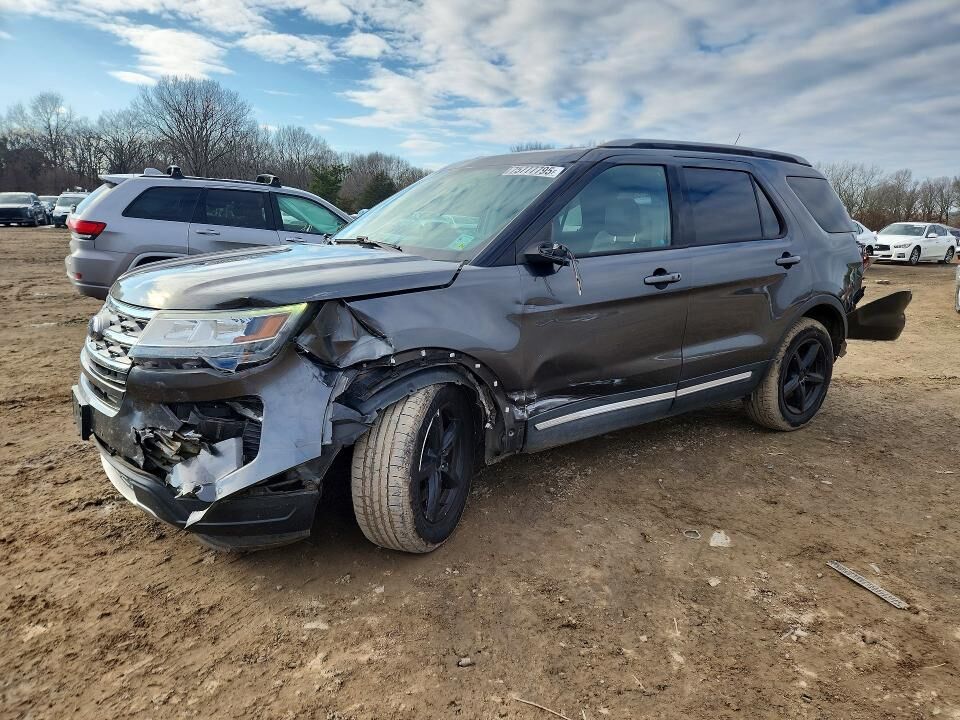 2018 FORD Explorer