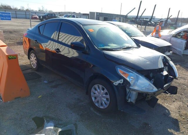 2016 NISSAN Versa