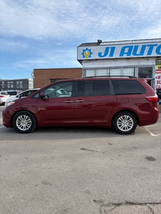2015 TOYOTA Sienna