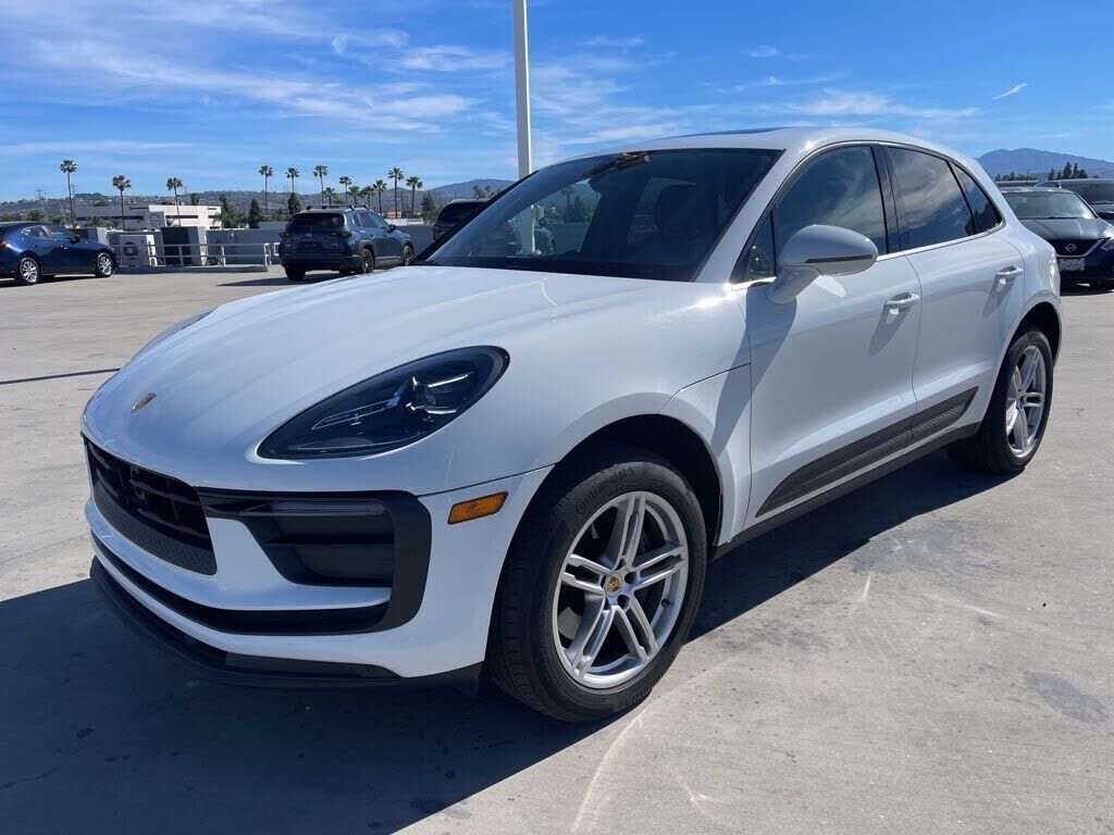 2024 PORSCHE Macan