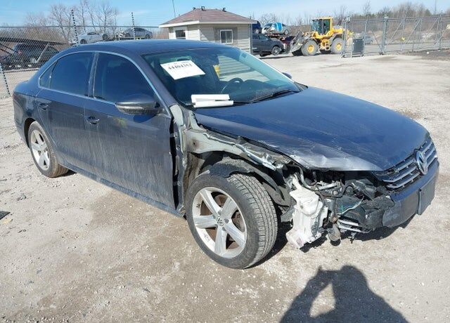 2012 VOLKSWAGEN Passat