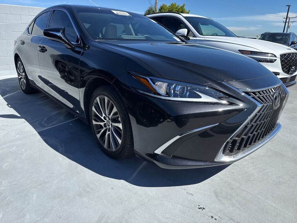 2025 LEXUS ES