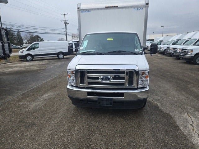 2025 FORD E-450