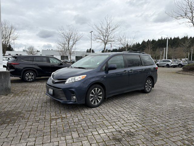 2019 TOYOTA Sienna