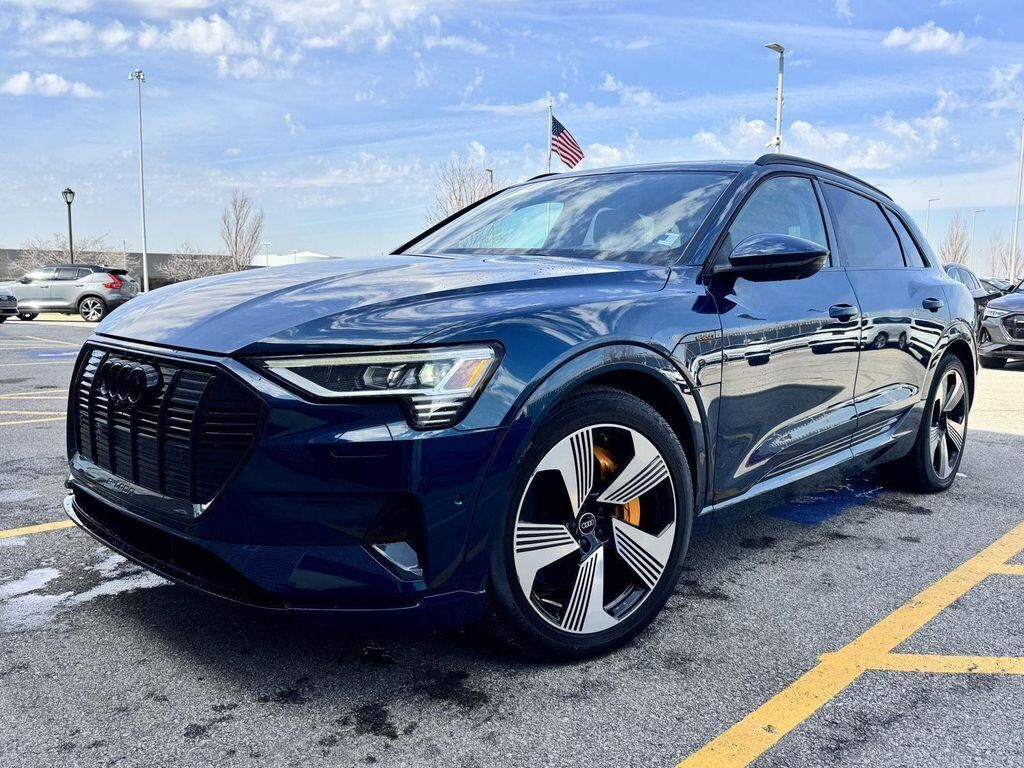 2022 AUDI e-tron