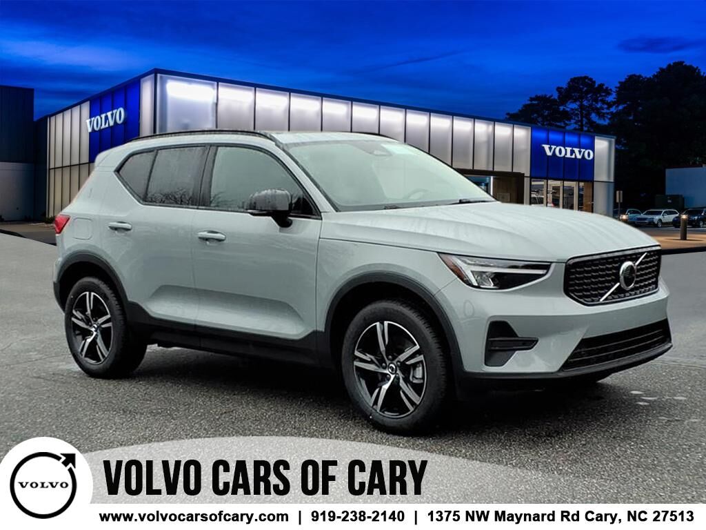 2026 VOLVO XC40