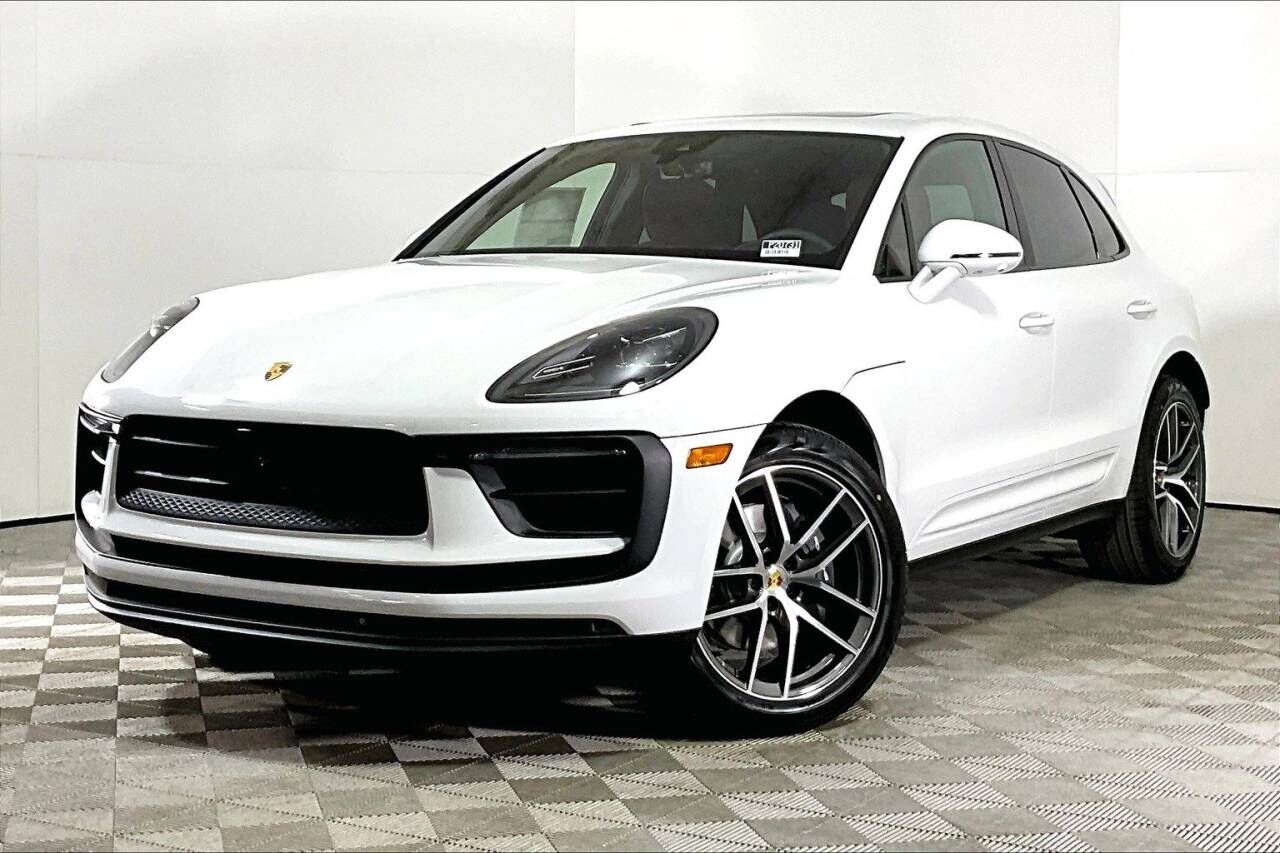 2025 PORSCHE Macan