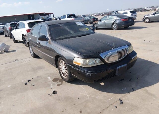 2005 LINCOLN Town Car