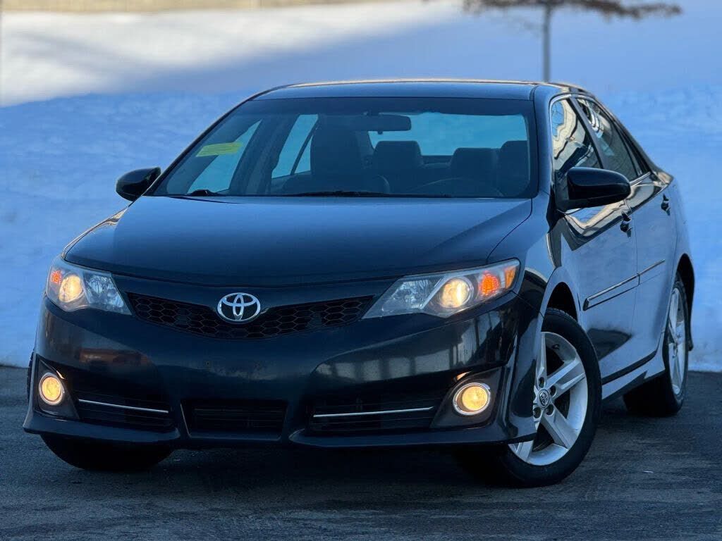 2013 TOYOTA Camry