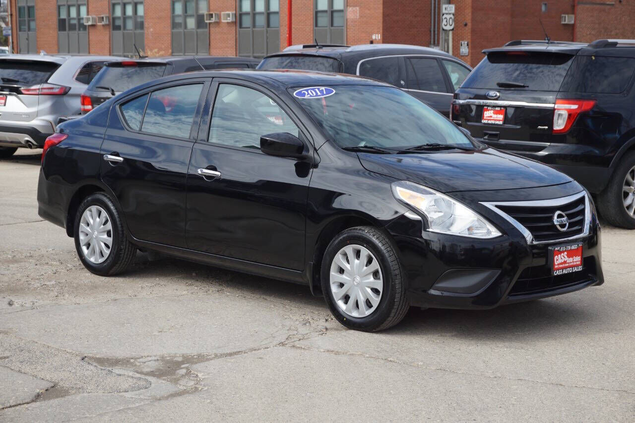 2017 NISSAN Versa