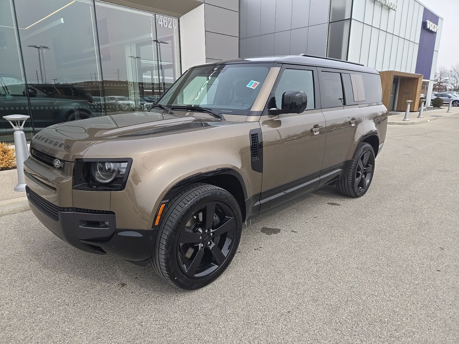 2026 LAND ROVER Defender