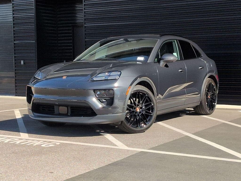 2026 PORSCHE Macan