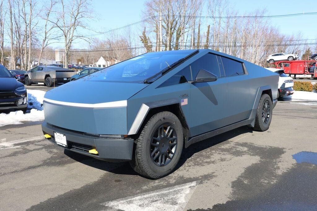2024 TESLA Cybertruck