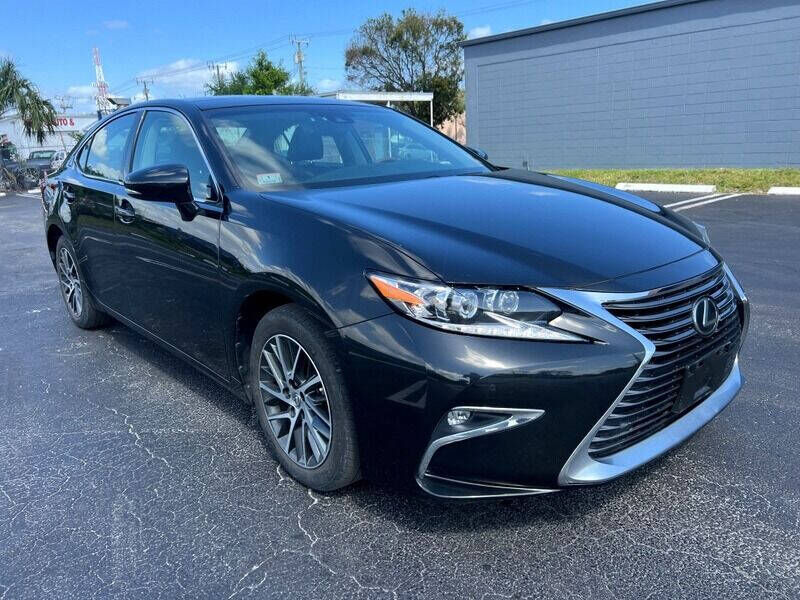 2017 LEXUS ES